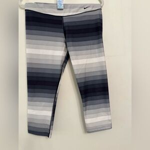 SoulCycle X Nike White, Gray, Black Striped 19” Cropped Leggings Medium